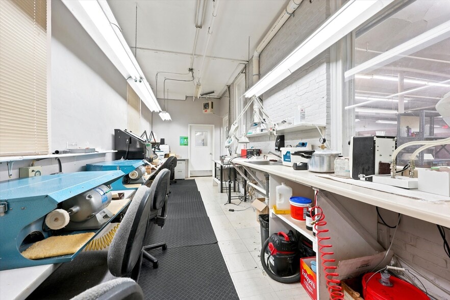 More Photos Of 806 Beaver St, Bristol Office For Sale