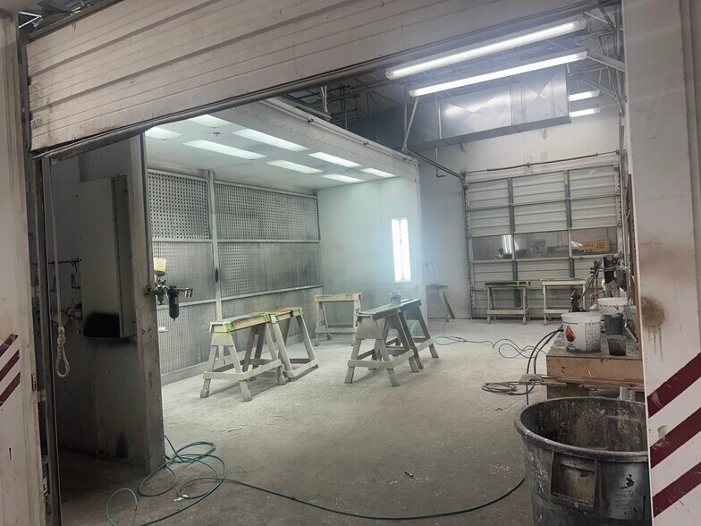 More Photos Of 1677 W 31st Pl, Hialeah Manufacturing For Lease
