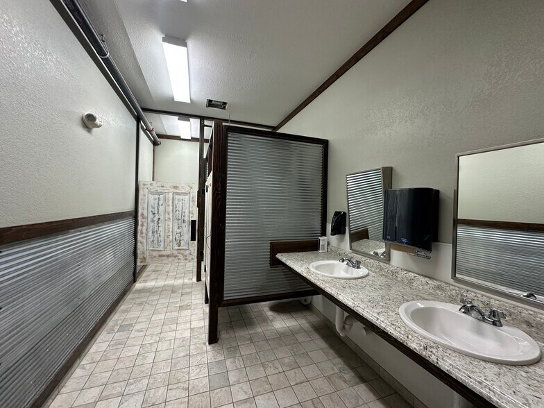 More Photos Of 408-422 N Main St, Hannibal Restaurant For Sale