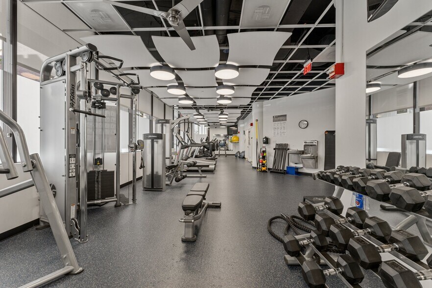 More Photos Of 8229 Boone Blvd, Vienna Unknown For Lease