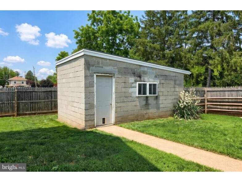 More Photos Of 2151 Maple Rd, York Flex For Sale