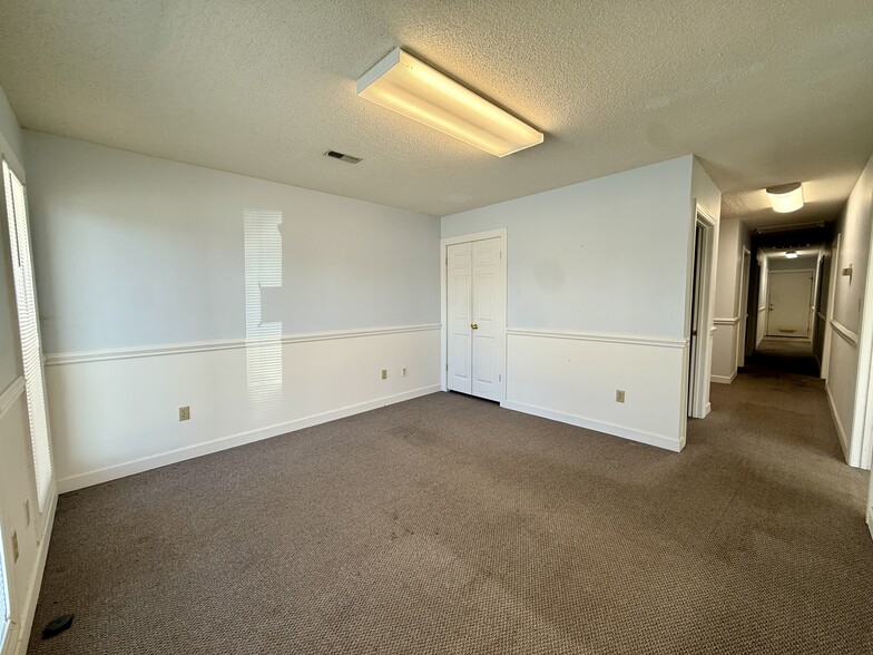 More Photos Of 2401-2411 S Charles Blvd, Greenville Office For Sale