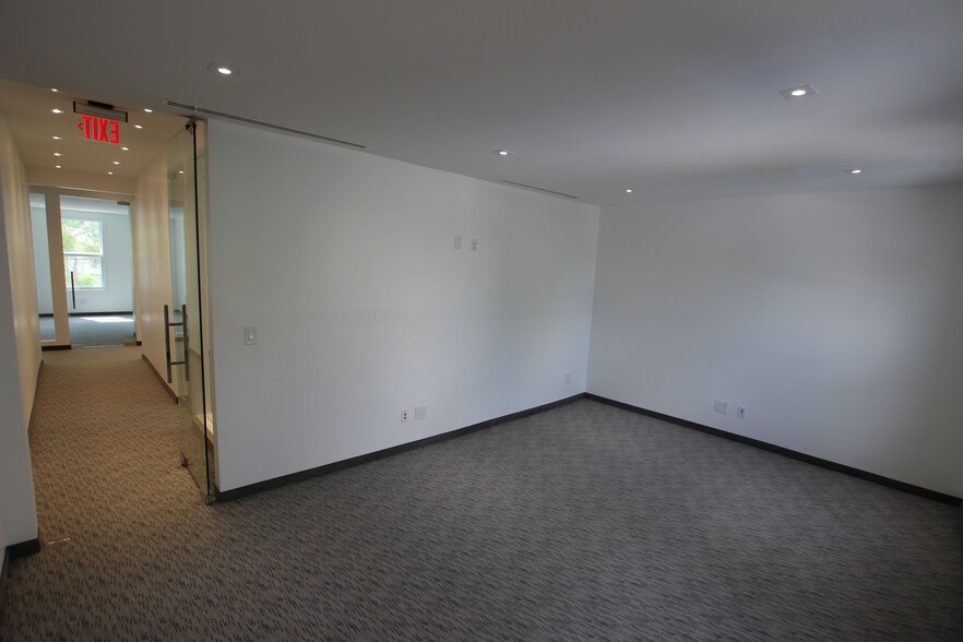 More Photos Of 525 Clematis St, West Palm Beach Office For Lease