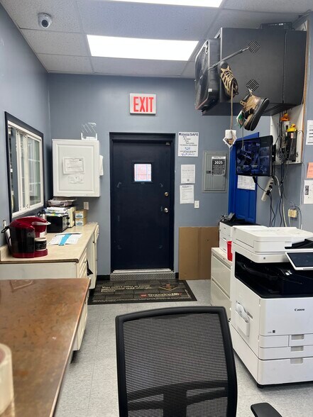 More Photos Of 4332-4342 Bronx Blvd, Bronx Warehouse For Lease