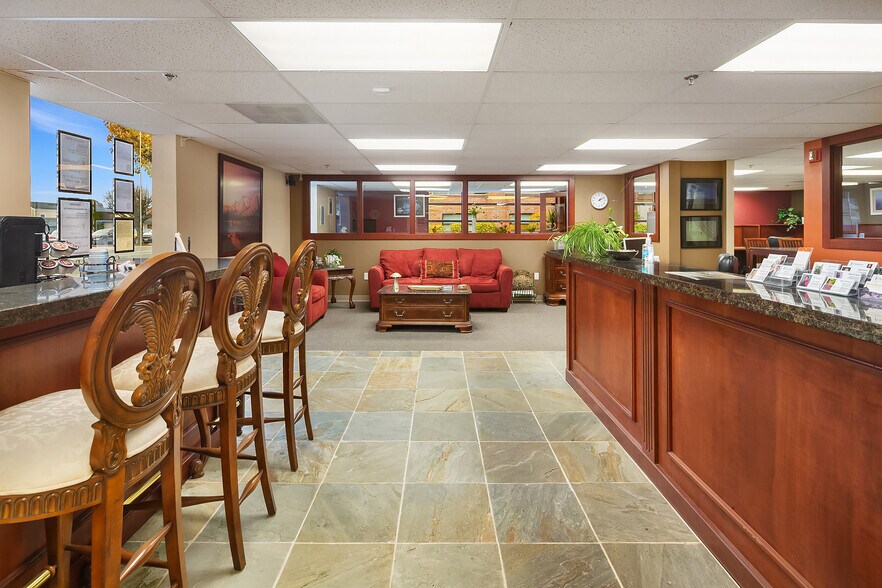 More Photos Of 504 Holly Dr, Edmonds Office For Sale