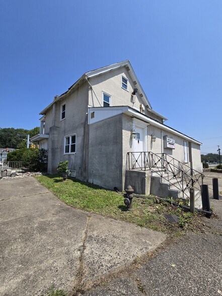 More Photos Of 360 Us-46, Mountain Lakes Freestanding For Sale