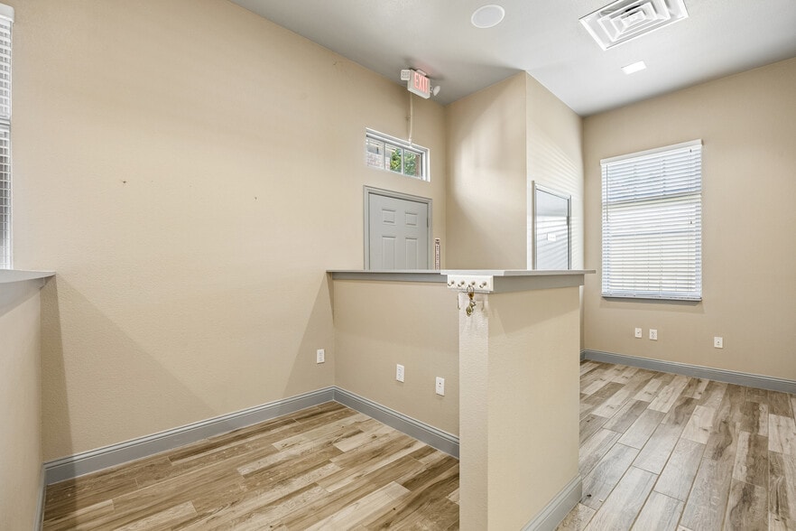 More Photos Of 118 Lynn Ave, Lewisville Office For Sale