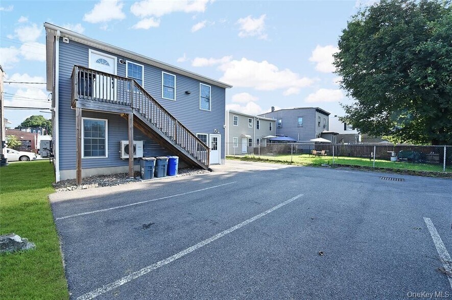 More Photos Of 365 Ann St, Newburgh Office For Sale