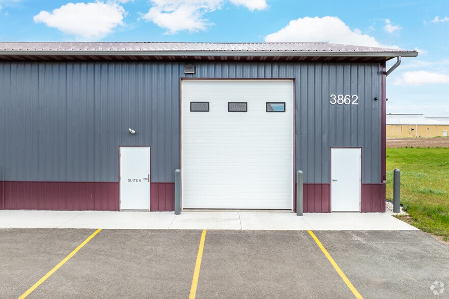 More Photos Of 3862 Norrie Dr, New Franken Showroom For Lease