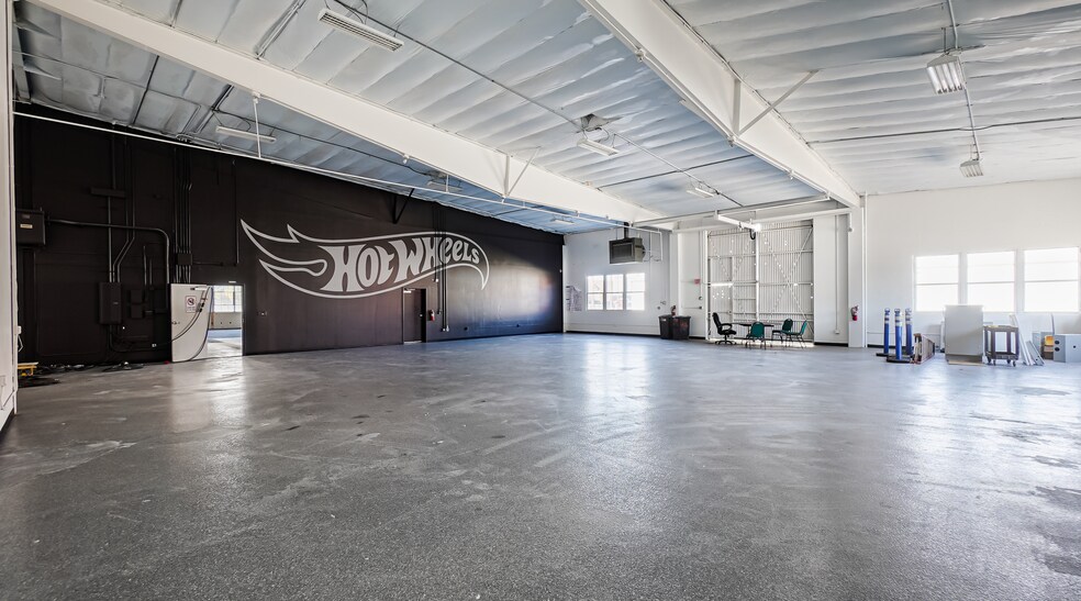 More Photos Of 600 Lairport St, El Segundo Warehouse For Lease