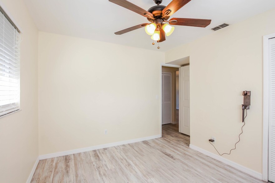 More Photos Of 706 SE 13th Ct, Cape Coral Apartments For Sale