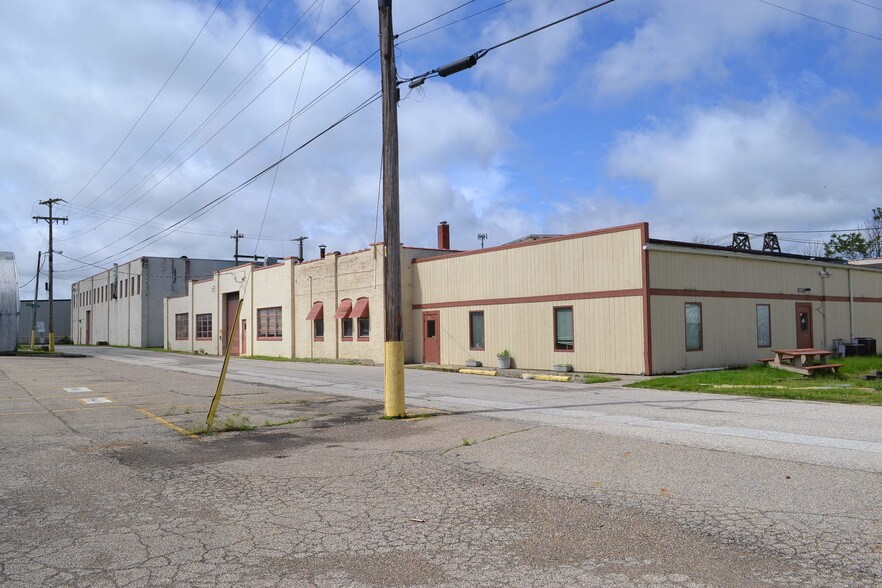 More Photos Of 315 Poston Dr, Crawfordsville Manufacturing For Sale