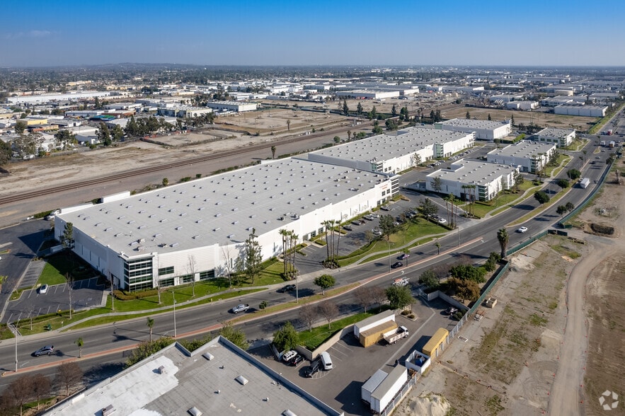 More Photos Of 9988 Santa Fe Springs Rd, Santa Fe Springs Manufacturing For Lease