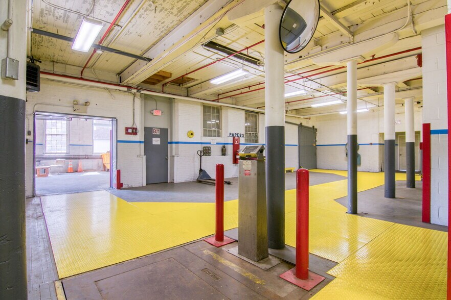 More Photos Of 150 Front St, West Springfield Light Manufacturing For Lease