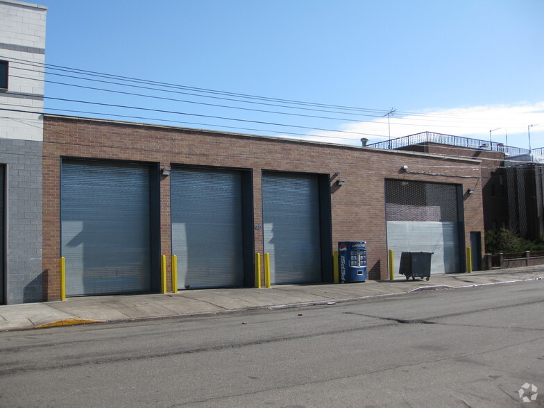 Primary Photo Of 4207 19th Ave, Astoria Warehouse For Lease