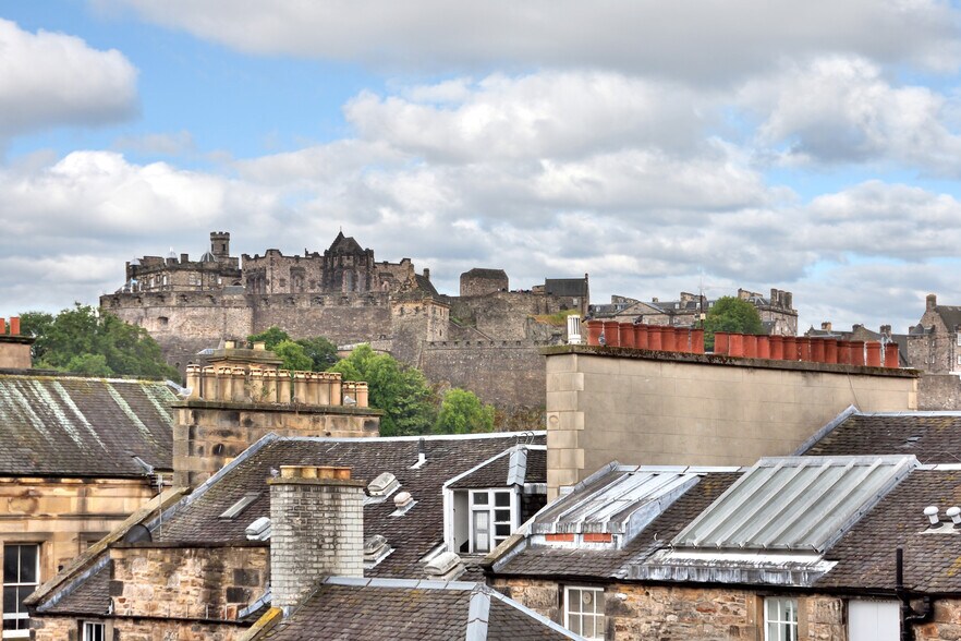 More Photos Of 18 George St, Edinburgh Office For Lease