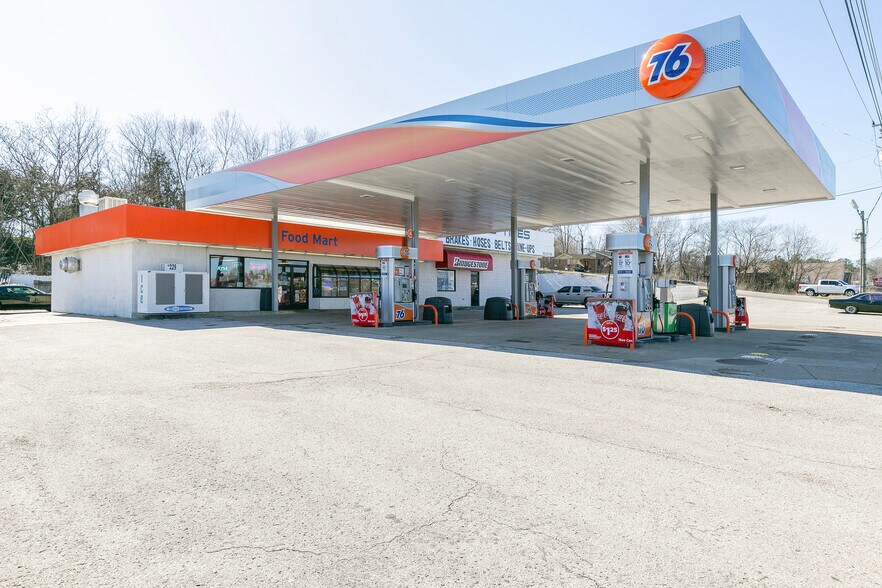 More Photos Of 508 Henslee Dr, Dickson Service Station For Sale