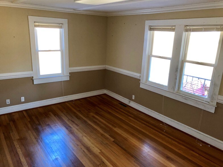 More Photos Of 1090 Boiling Springs Rd, Spartanburg Office For Sale