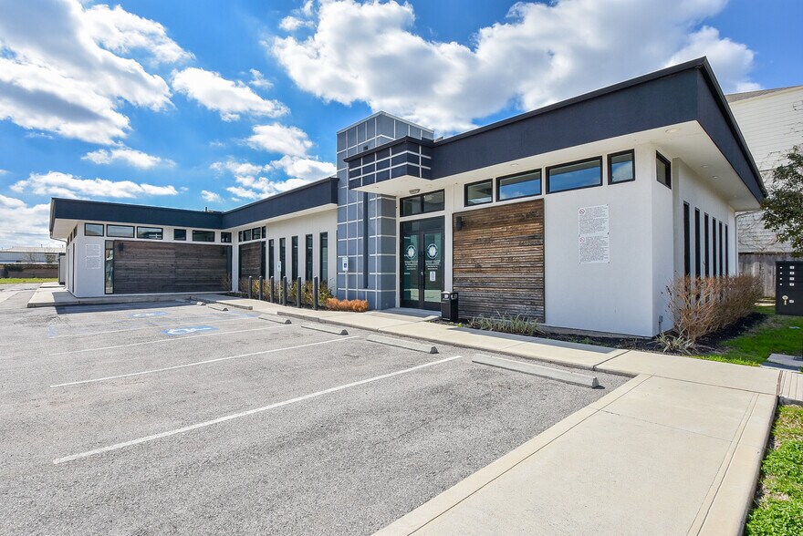 More Photos Of 8703 Meadowcroft Dr, Houston Medical For Lease