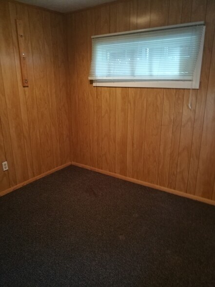 More Photos Of 1303 Veterans Hwy, Bristol Office For Sale