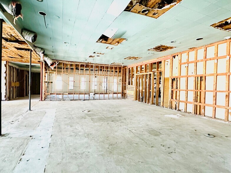 More Photos Of 1801 9th St, Wichita Falls General Retail For Sale