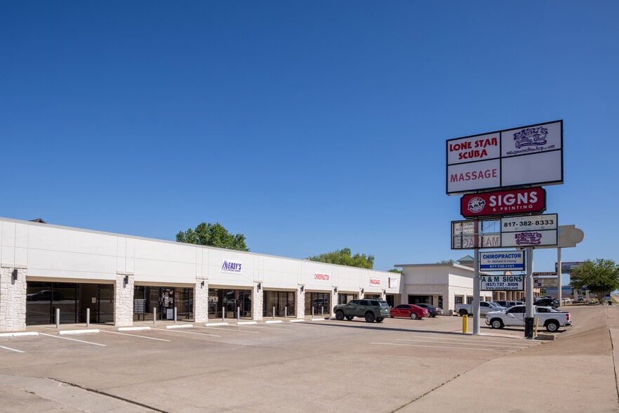 More Photos Of 2817 Alta Mere Dr, Fort Worth Storefront For Lease