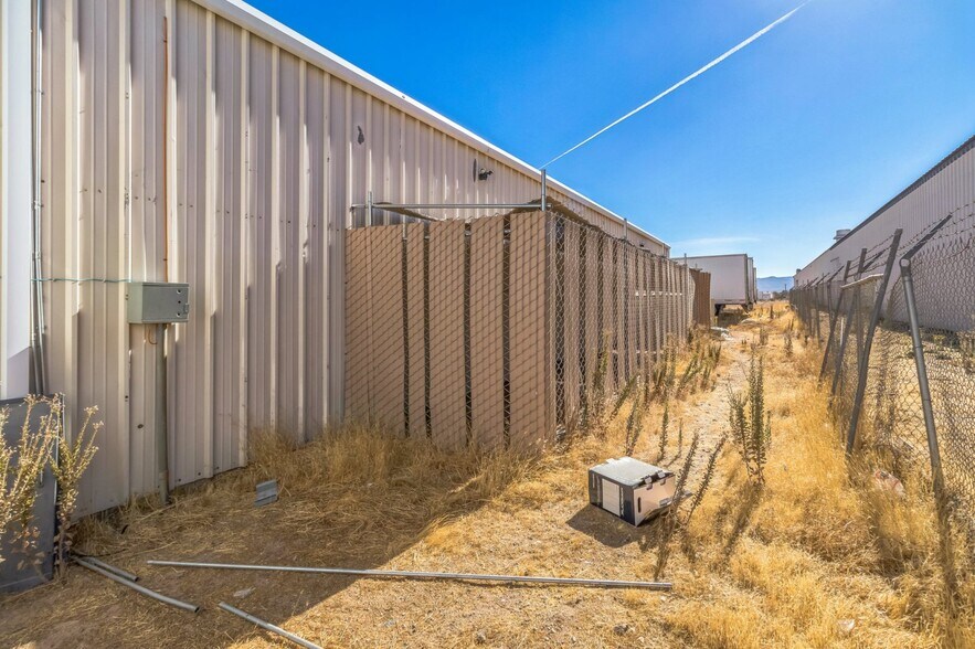 More Photos Of 17265 Darwin Ave, Hesperia Service For Lease