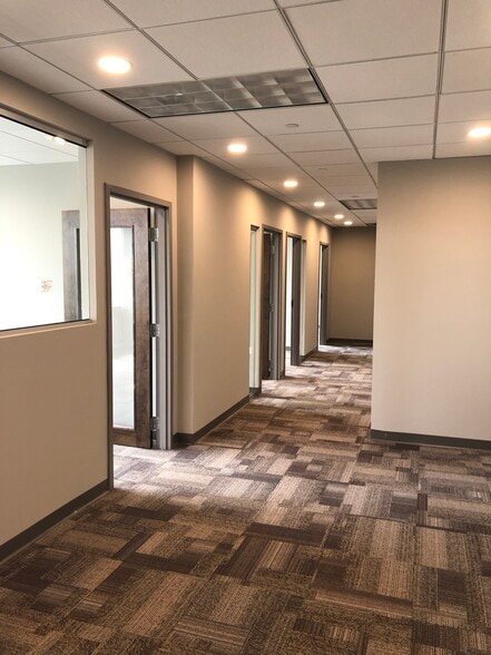 More Photos Of 755 Commerce Dr, Decatur Medical For Lease