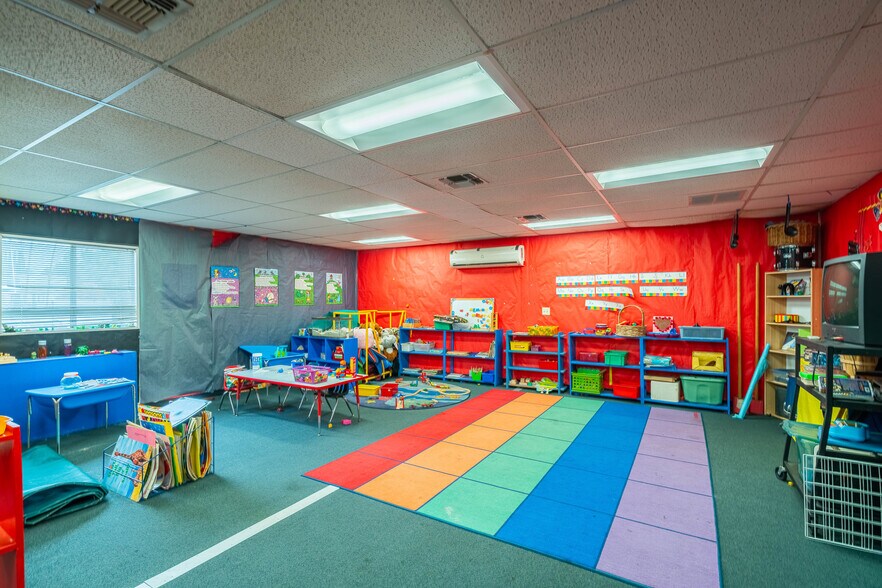 More Photos Of 2911 N San Fernando Rd, Los Angeles Schools For Lease