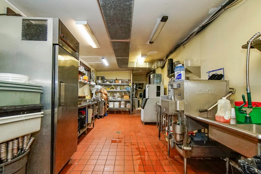 More Photos Of 1550 Oglethorpe Ave, Athens Freestanding For Sale