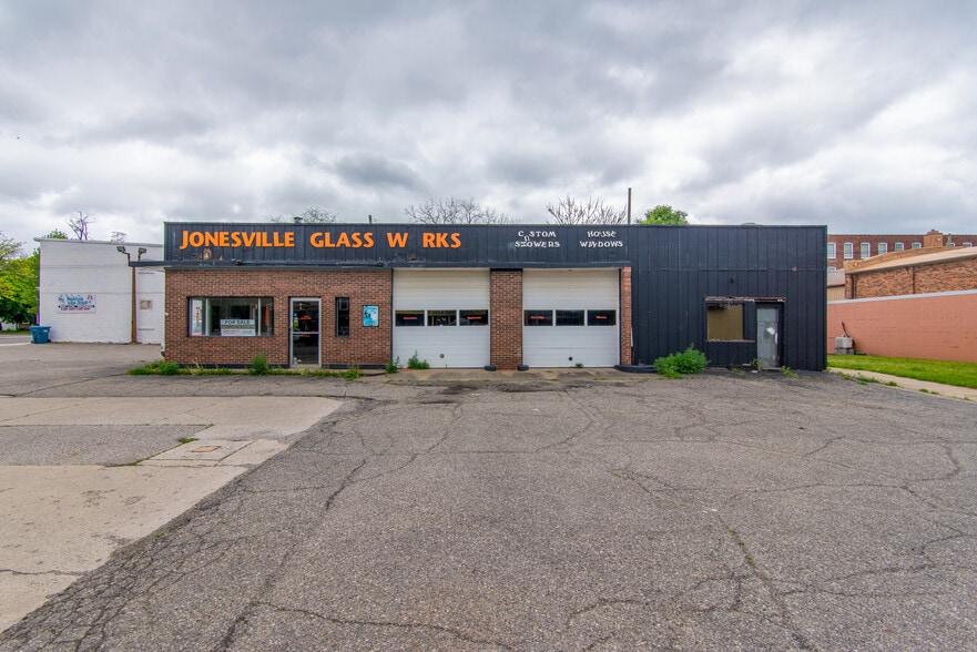 Primary Photo Of 264 E Chicago St, Jonesville Service Station For Sale