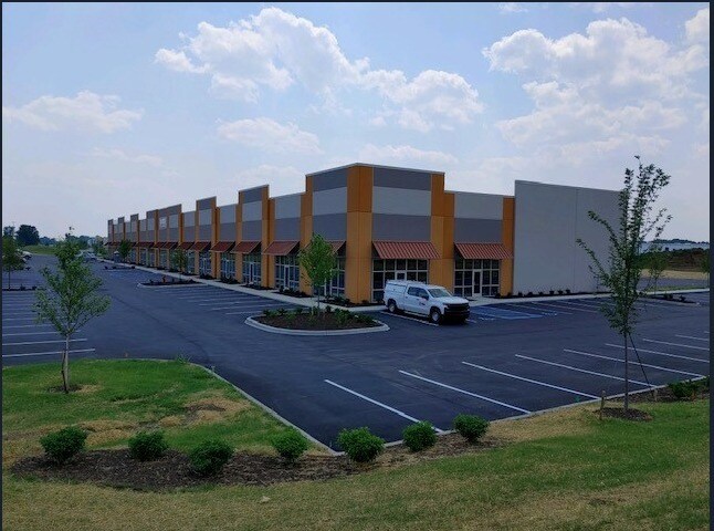More Photos Of 485 International Dr, Jeffersonville Light Distribution For Lease