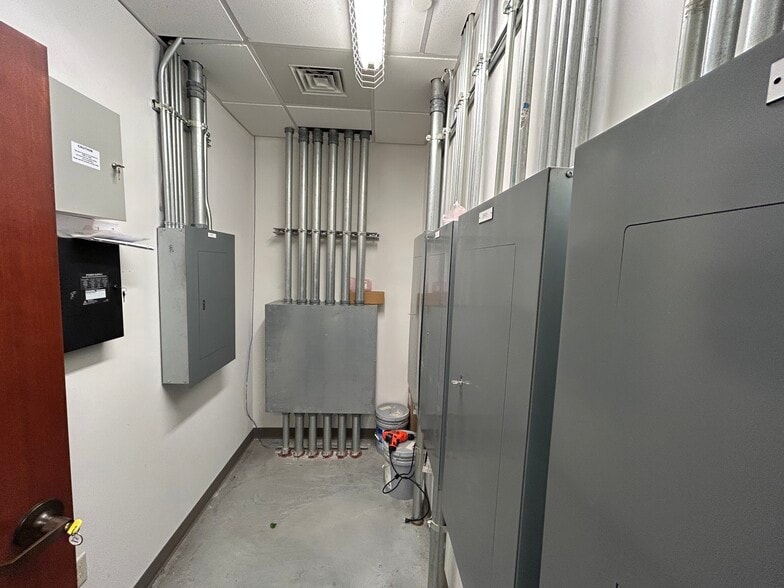 More Photos Of 3271 E Battlefield St, Springfield Office For Lease