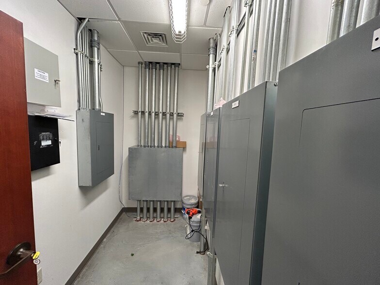 More Photos Of 3271 E Battlefield St, Springfield Office For Lease