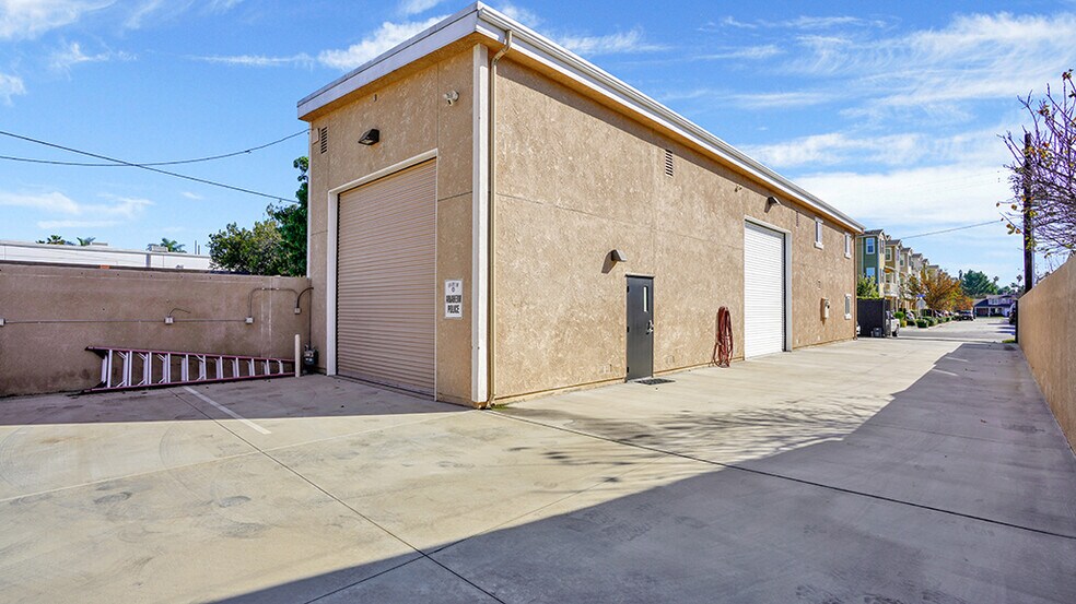 More Photos Of 611 E Adele St, Anaheim Flex For Sale