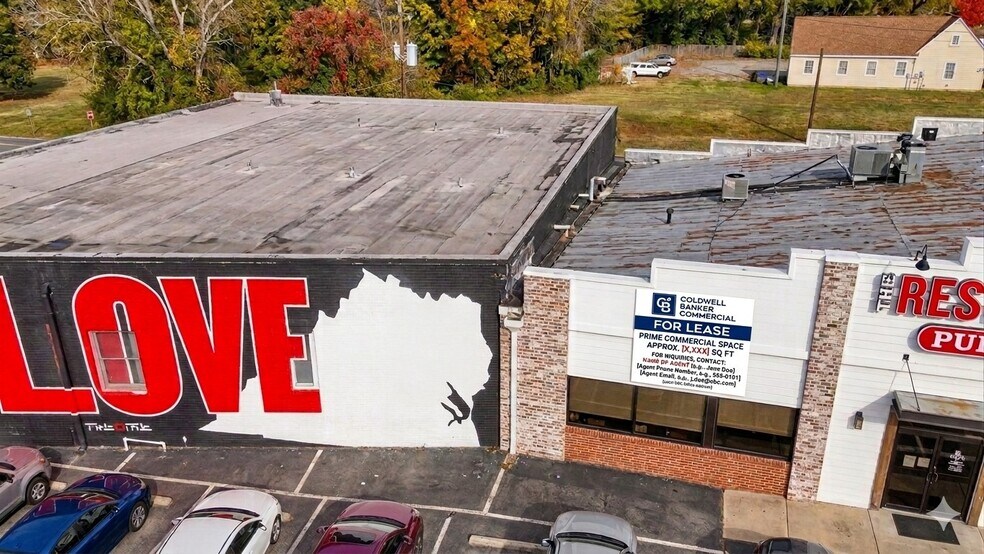 Primary Photo Of 303 Queen St, Tappahannock General Retail For Lease