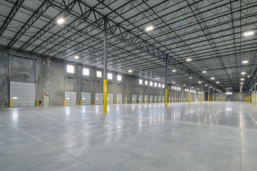 More Photos Of 8900 Escobar Dr, El Paso Distribution For Lease