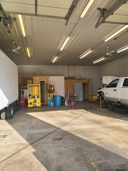 More Photos Of 2701 Alma Ave, Fort Wayne Industrial For Lease