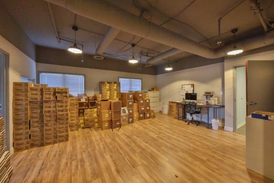 More Photos Of 10412 Allisonville Rd, Fishers Office For Sale