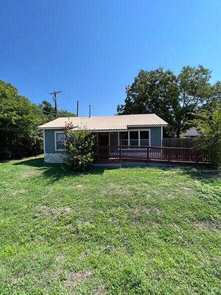 More Photos Of 204 West Street, Hutto Office For Lease