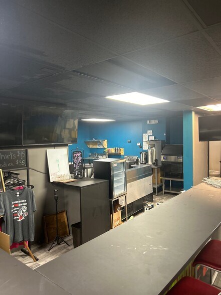 More Photos Of 55 W Church St, Newark Storefront Retail Office For Lease