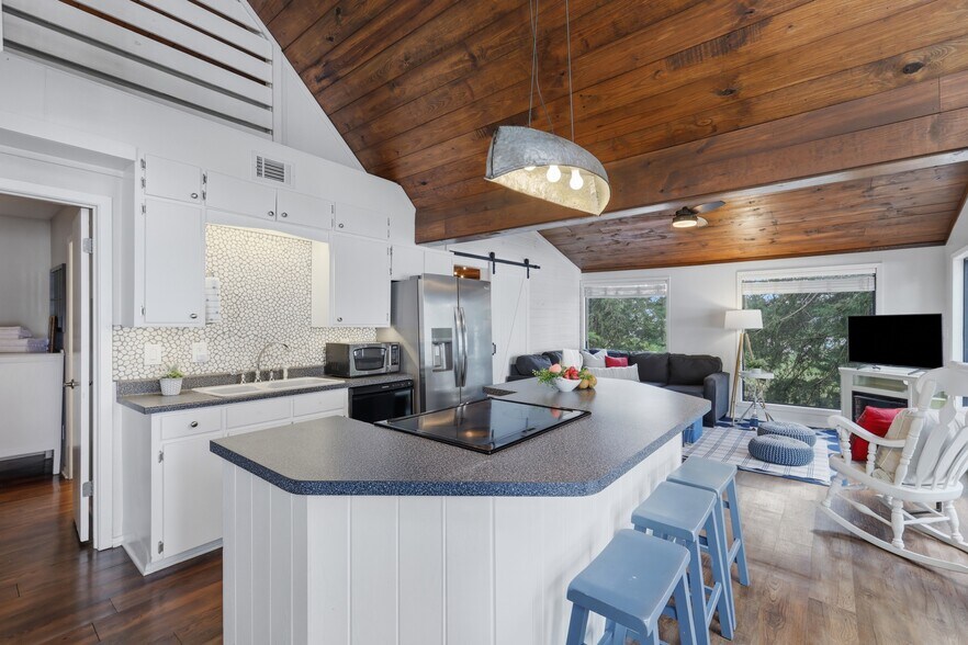 More Photos Of 108 E Barker Creek Dr, Scroggins Specialty For Sale