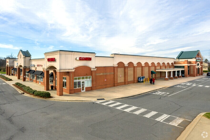Primary Photo Of 5706 Wyalong Dr, Charlotte Storefront For Lease