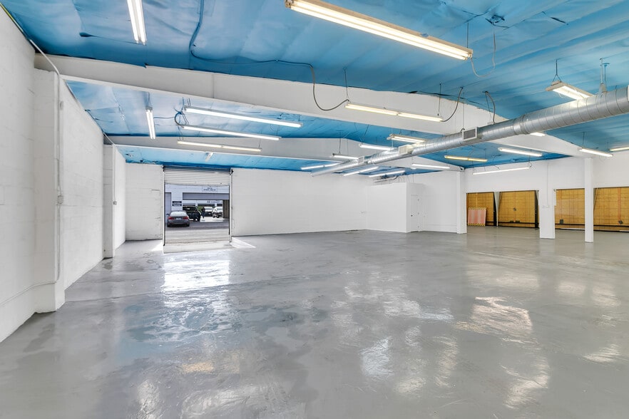 More Photos Of , Los Angeles General Retail For Sale