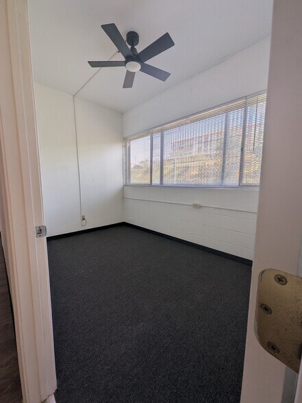More Photos Of 2102 Hancock St, San Diego Showroom For Lease