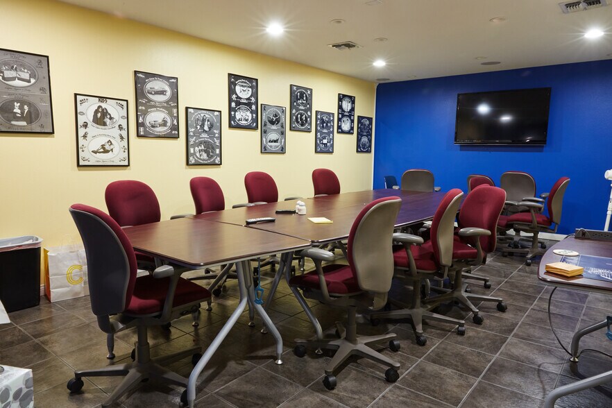 More Photos Of 9171 Gazette Ave, Chatsworth Manufacturing For Sale