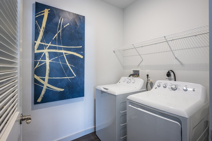 More Photos Of 5829 Madison Rd, Cincinnati Apartments For Lease
