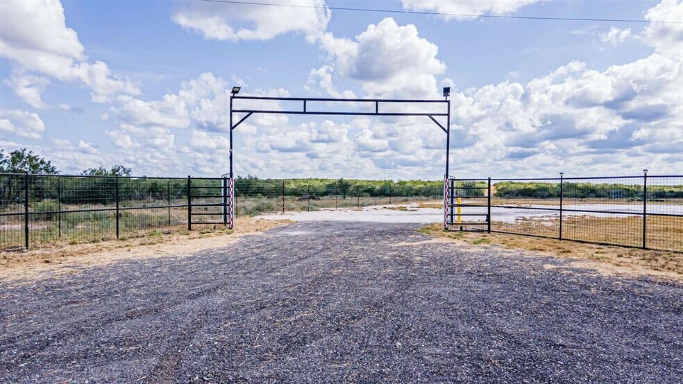 More Photos Of 25998 TX State Hwy 359, Bruni Warehouse For Sale