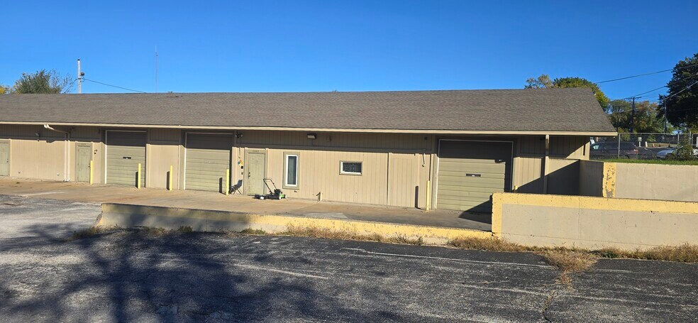 More Photos Of 11632 Grandview Rd, Kansas City Warehouse For Lease