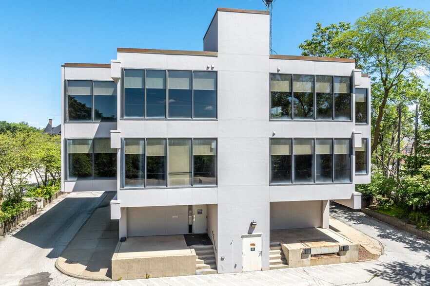 More Photos Of 2150 Grand Ave, Des Moines Office For Lease
